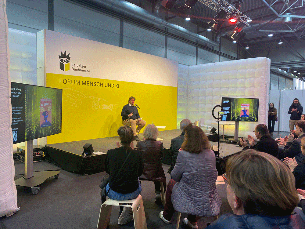 Applaus vom Publikum nach der Lesung von Dirk Koke aus "Was zur Hölle ist Realität?"